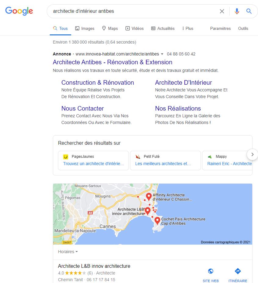 Résultat de recherche Google sur l'expression "architecte d'intérieur antibes". En premier lien, une publicité Google.